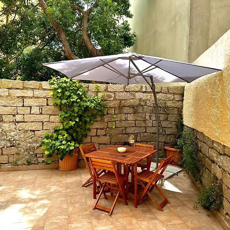 Spacious 3-Bedroom Apartment With Courtyard In Tempio Pausania - Perfect For Families Exterior foto