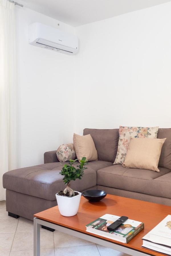 Spacious 3-Bedroom Apartment With Courtyard In Tempio Pausania - Perfect For Families Exterior foto