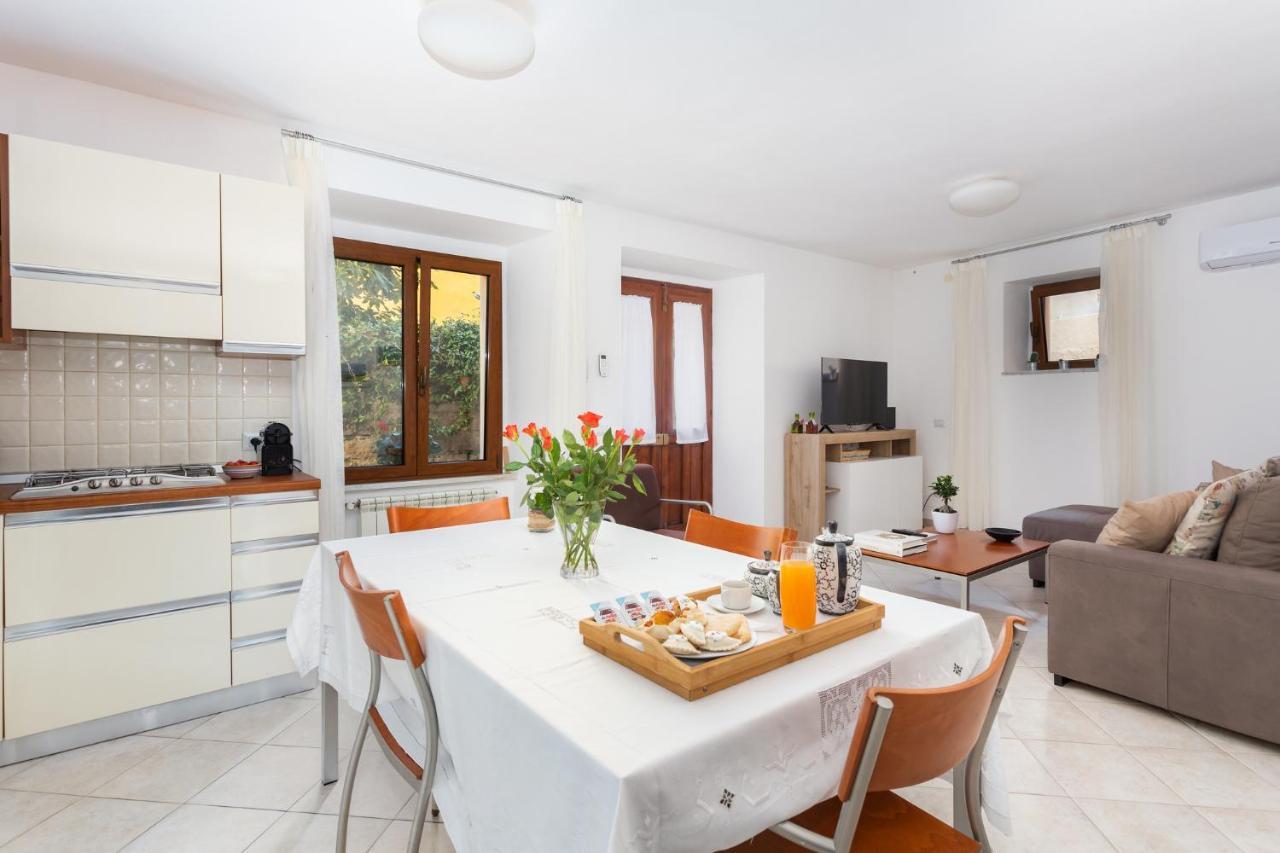 Spacious 3-Bedroom Apartment With Courtyard In Tempio Pausania - Perfect For Families Exterior foto