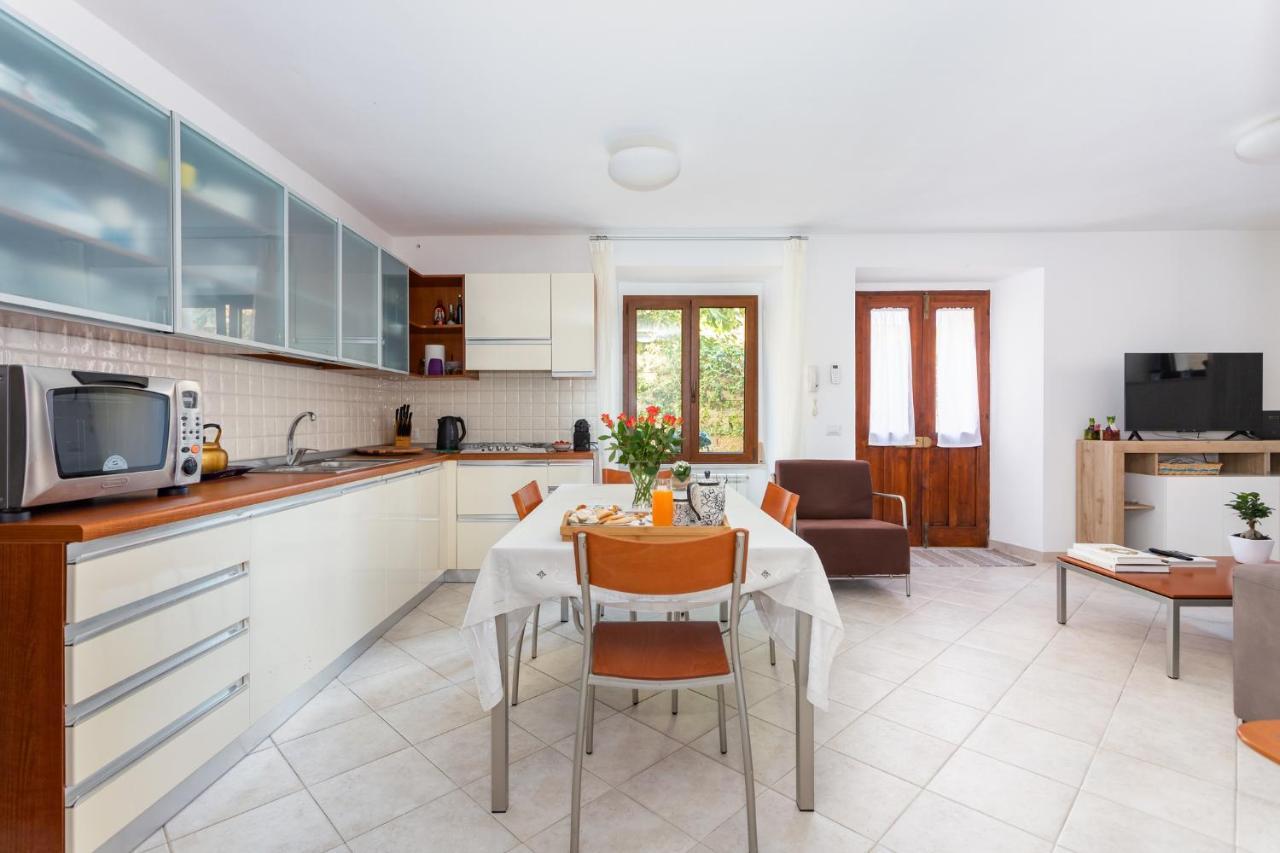 Spacious 3-Bedroom Apartment With Courtyard In Tempio Pausania - Perfect For Families Exterior foto