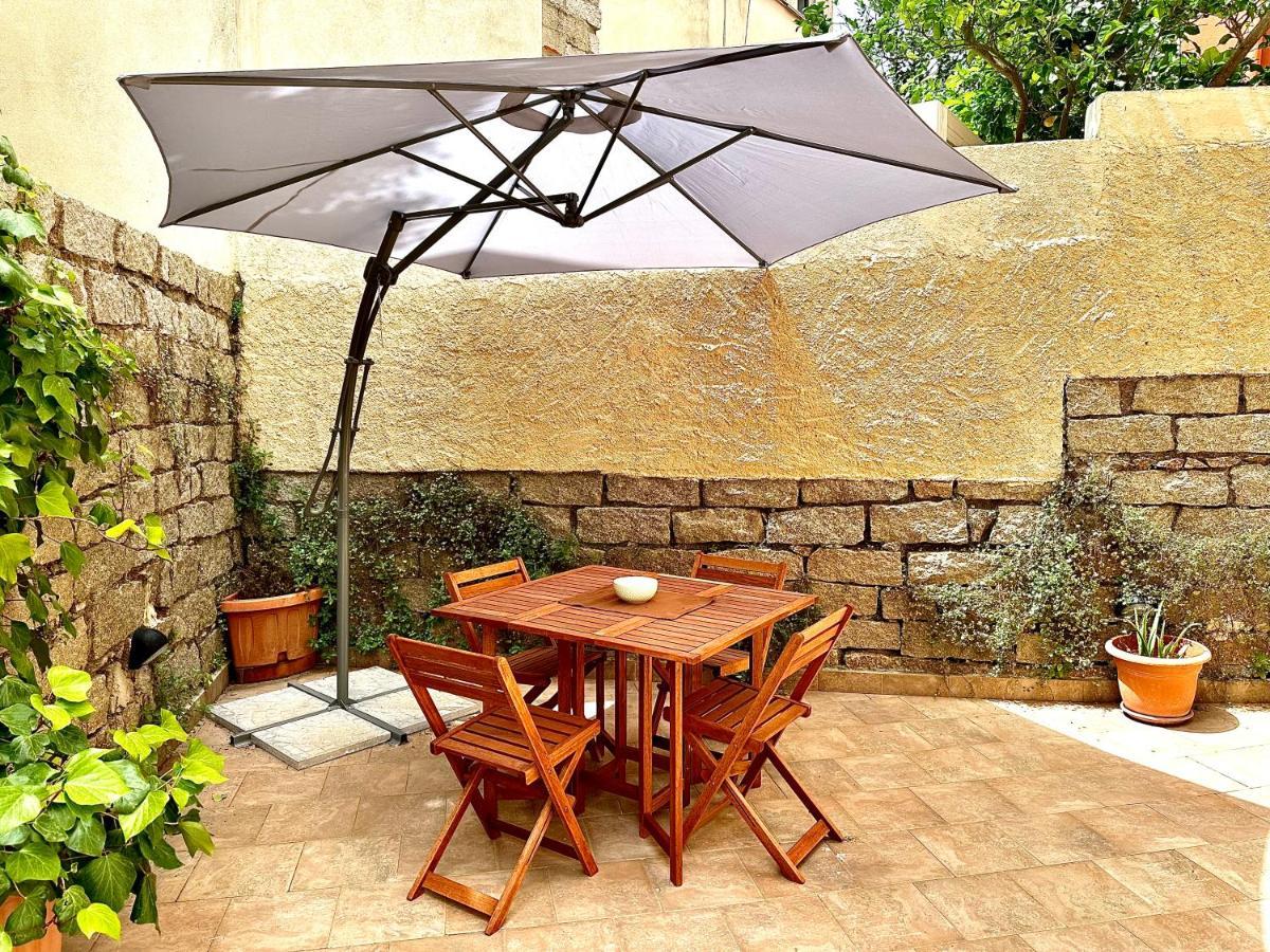 Spacious 3-Bedroom Apartment With Courtyard In Tempio Pausania - Perfect For Families Exterior foto